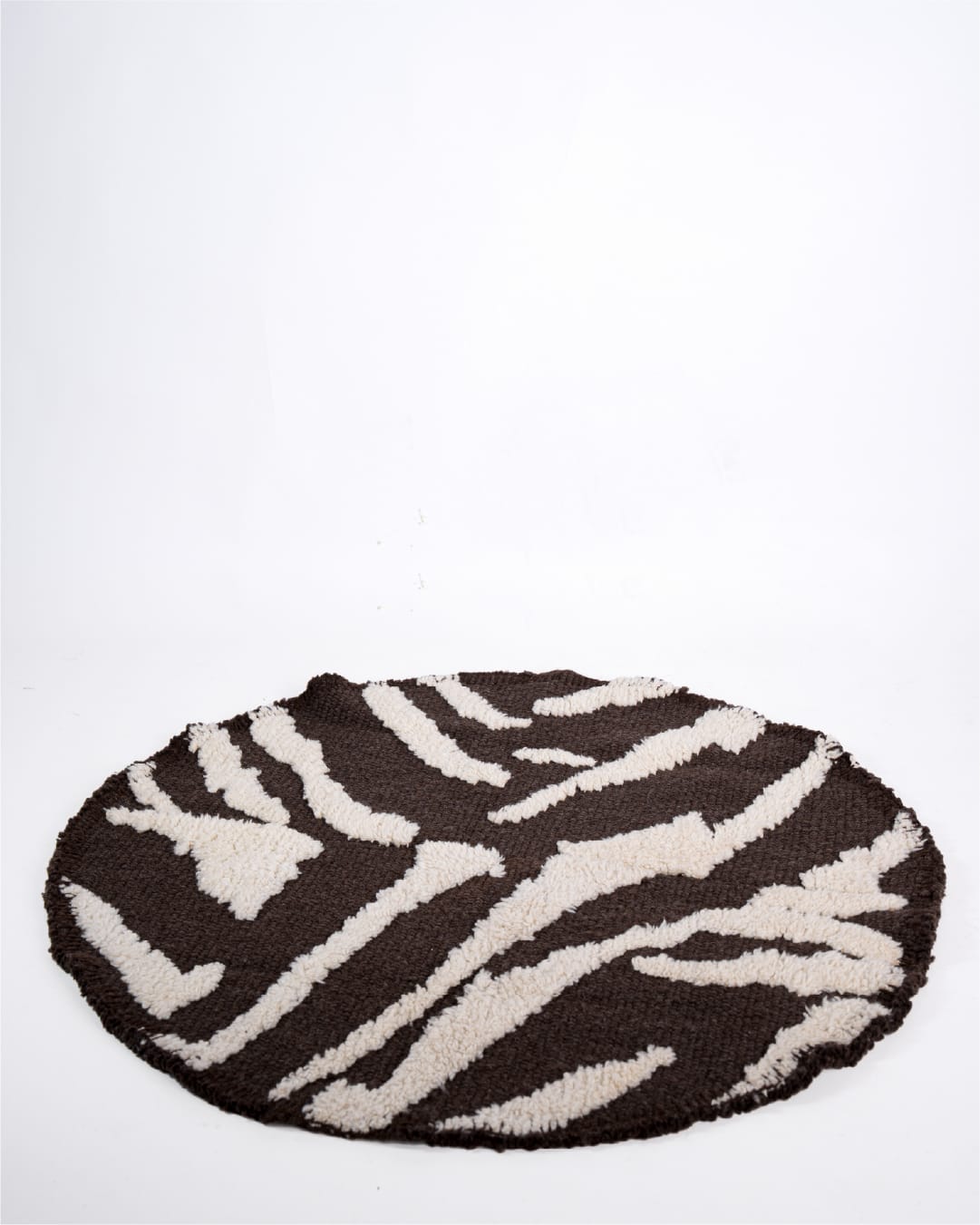 Alfombra redonda con textura procesada negro con blanco